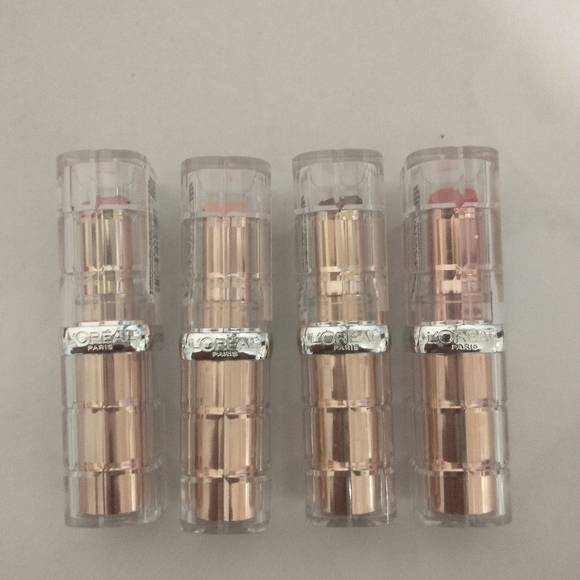 L'OREAL PARIS COLOUR RICHE PLUMP & SHINE LIPSTICK. - Picture 1 of 8